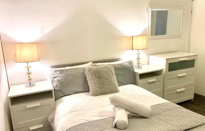 Central 1-Bed Apt, Sleeps 4, 5 Mins to Station