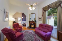 Charnwood Cottages in Warburton Hotels in Warburton