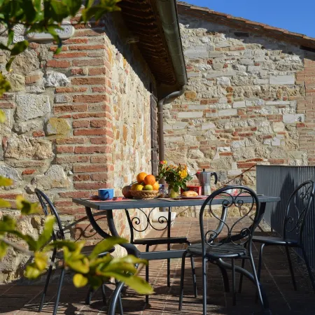 Charming Holiday Home with Swimming Pool, Siena Tuscany, wi-fi, Pets Allowed