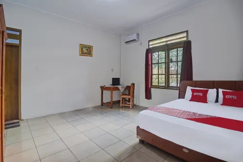 OYO 92041 Hotel Borneo Hotels in South Tondano