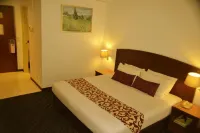Hotel Caliber Hotel in zona Charis Christian Centre