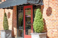 Craddock Terry Hotel, Lynchburg, a Tribute Portfolio Hotel Hotels near Pest House Medical Museum