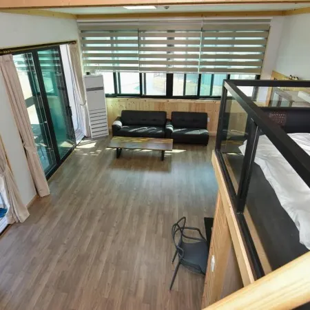 Yeosu Chunghong Pension