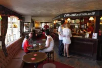 Savoy Country Inn - bar