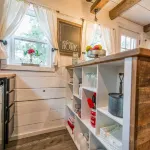 Cozy Cabin Little Red Hen 12 Min to Magnolia Hotels in Elm Mott