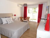 Lou Meinado, un Concept "comme à l'hôtel" Hotels in Saint-Martin-de-Crau