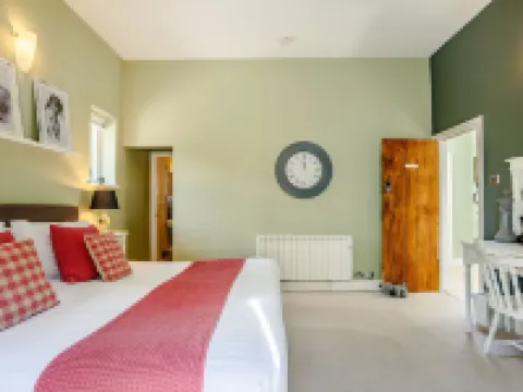 Broadrock Accommodation - Clock Cottage Hotels in Chepstow