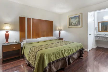 Riverside Inn & Suites