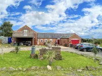 Starshinezzz - Large Farmhouse County Durham Hotels in Peterlee