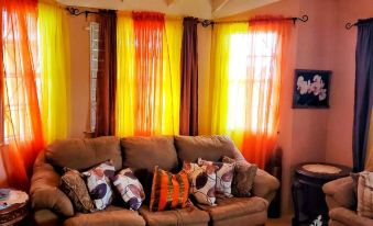 Sensational 2 Bedroom Getaway in Florence Hall