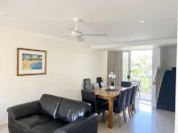 Cha Private Apts Diamond Beach Hotels in Mermaid Beach
