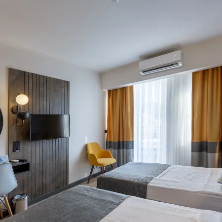Ramira Joy Hotel Отели рядом с достопримечательностью «Cleopatra Beach»