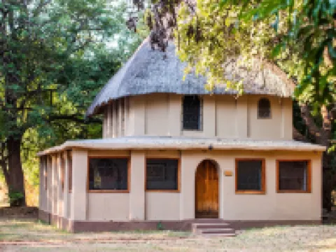 Flatdogs Camp Hotels in Mambwe