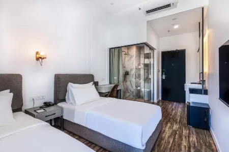 Wesley Hotel Отели в г. Центральный  Себеранг-Перай