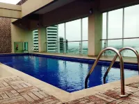 Luxury Suites Riverfront GYE - Kolam Renang