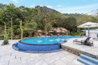 Sterling Munnar - Pools