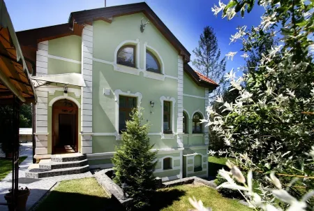 Penzión Zlatý Jeleň Отели рядом с достопримечательностью «Восточнословацкий музей»