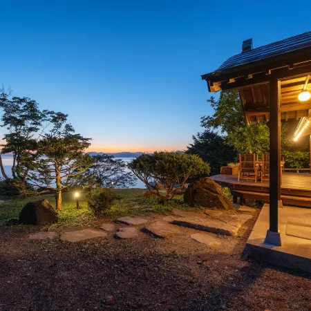 Toya Cliff House