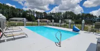 Microtel Inn & Suites by Wyndham Camp Lejeune/Jacksonville - Pools