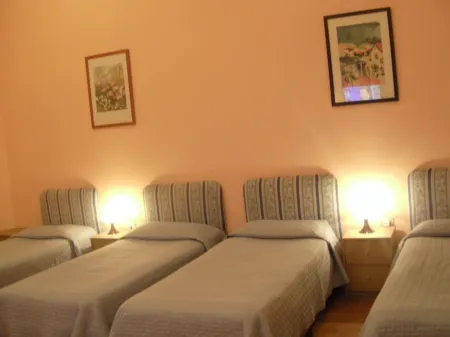 Affittacamere Alla Stazione Отели рядом с достопримечательностью «Мирамаре»