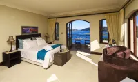 Villa Paradisa Guest House فنادق في Simola Golf and Country Estate