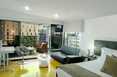 Hotel Regency Suites la Feria Hotel a 