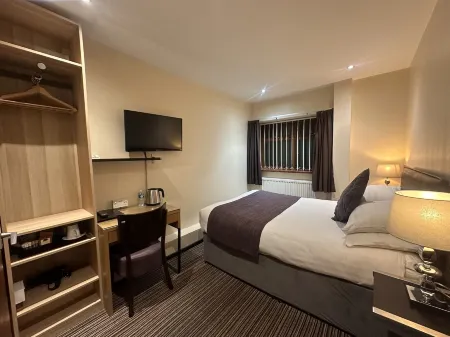 The Bell Guesthouse Отели в г. Петерли