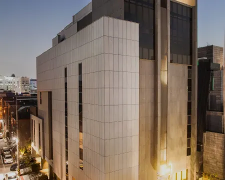 กาเดน โฮเทล โรงแรมในซูว็อน