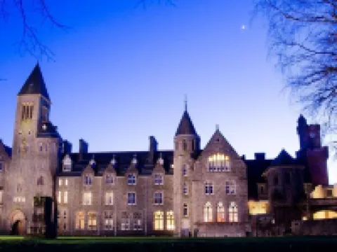 Boys Dormitory Hotel berhampiran The Clansman Centre