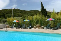 Hotel le Lagon Hotels in Estézargues