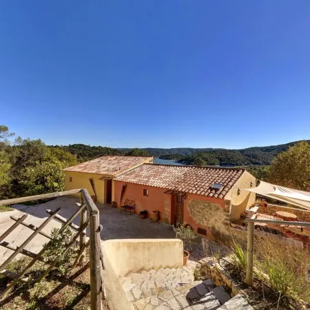 Les Gites du Lac - Chambre d'Hotes Отели в г. Лез Адре-де-Л'Эстерель