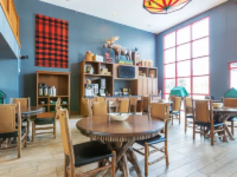 Wildwood Lodge & Suites Hotels in Clive