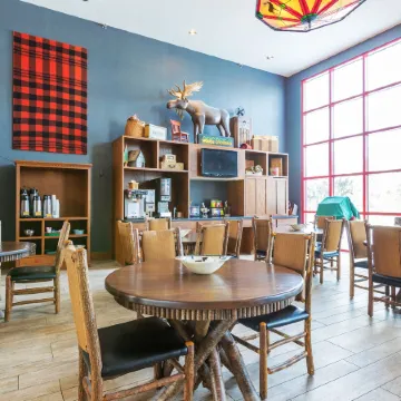 Wildwood Lodge & Suites