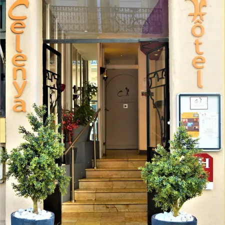 Celenya Hôtel Отели рядом с достопримечательностью «Паром Тоулон»