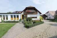 Gasthaus-Pension Hofmann Hotels in Colmberg