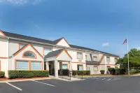Microtel Inn & Suites by Wyndham Columbia/Fort Jackson N Hotels in Dentsville
