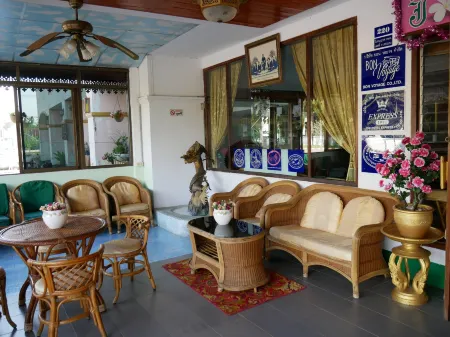 Royal Jomanee Heritage Отели в г. Tha Bo