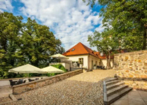 เบลเลอวิว โฮเทล เบเนชอฟ โรงแรมใน