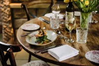 Le Petit Chateau & William de Percy Hotels in Bellingham