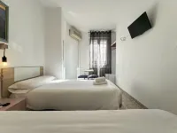 Pensión Recogidas Hotels near Royal Chapel of Granada