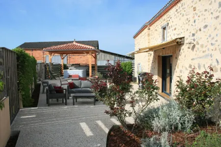 Chambres d'hôtes les Galaines Отели в г. Ле Вижан