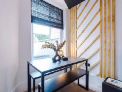 Modern & Chic Four Bedroom Home Hotels in Eccles