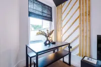 Modern & Chic Four Bedroom Home Hotels in Eccles