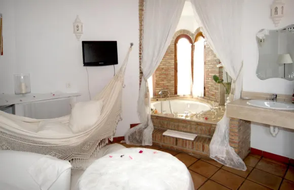 拉梅迪亞月神農莊酒店