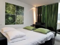 D-Hotel Hotels near Grote Markt