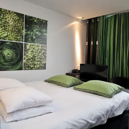 D-Hotel