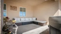 A serene 4BR 2BA sanctuary with desert tranquility, minutes from Joshua Tree !