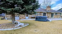 Charming 3-bedroom house located at the mouth of Santaquin Canyon. Amazing views