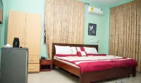 Dreamers Lodge Hotels near Terrazzo Junction