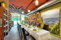 Hotel Müller Café & Wein / Mondholzhotel Hotels in Veitshöchheim